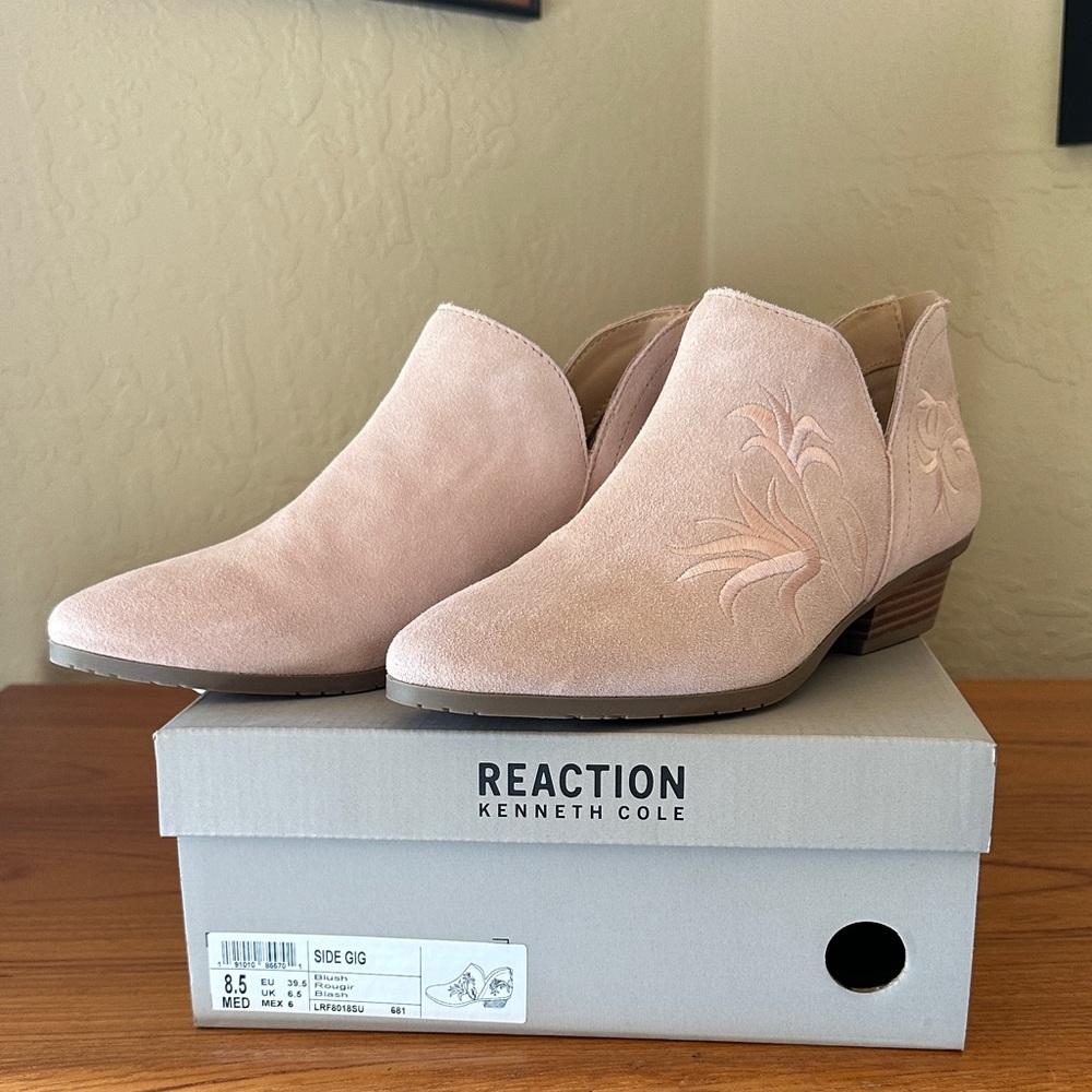 Kenneth Cole Reaction Blush Ankle Booties
